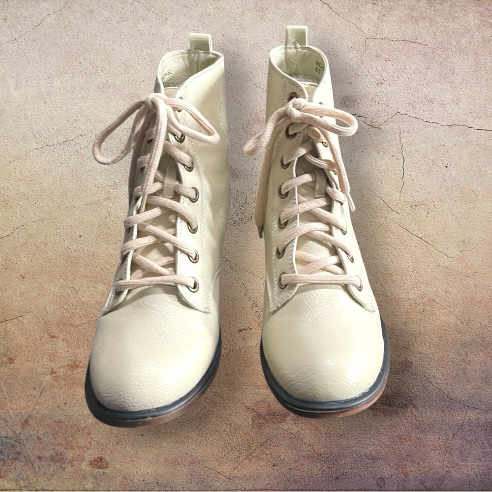 Leila Stone Women's Lace-Up Cream Boots Michael Size 8.5 Cottagecore